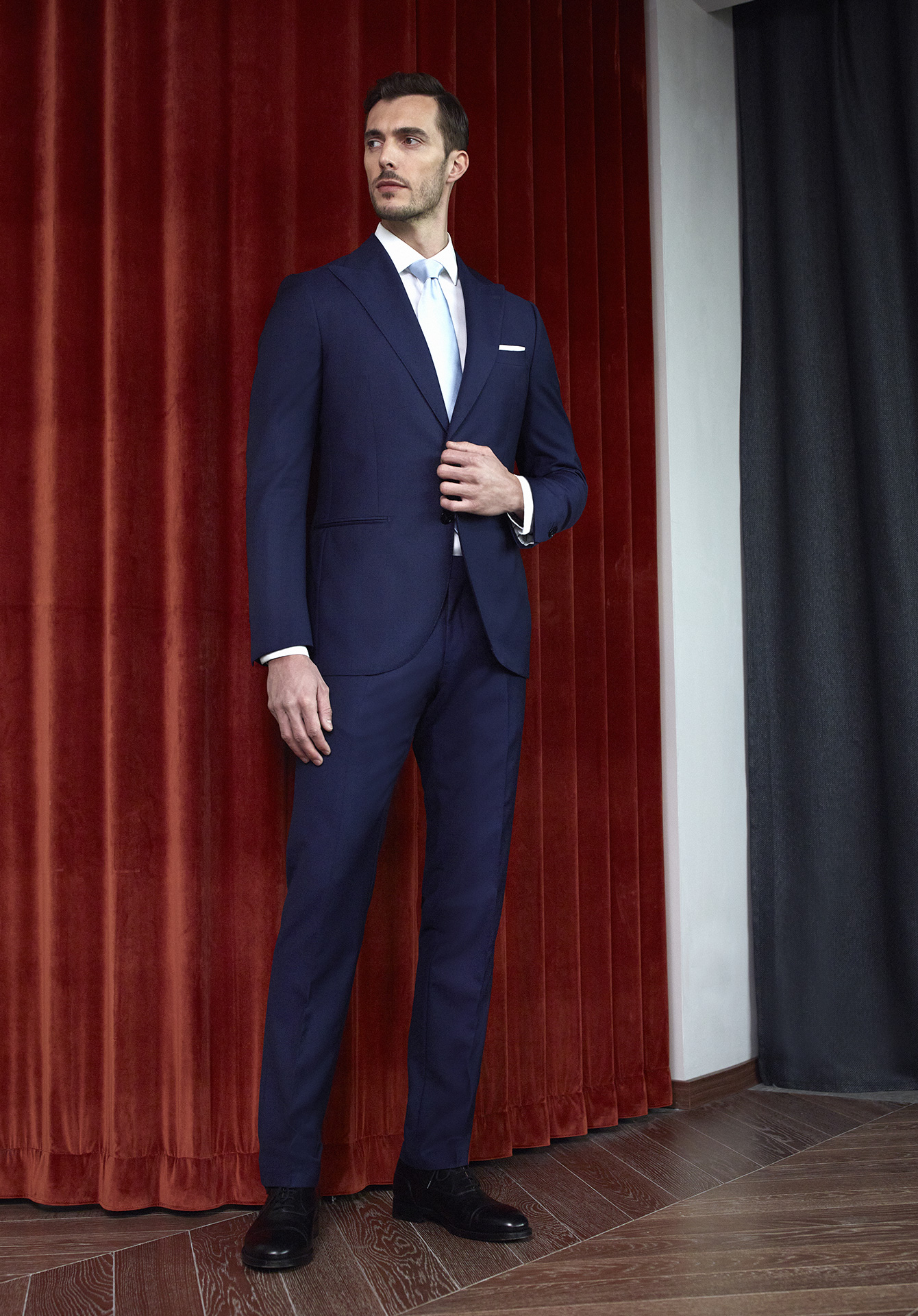 Made to measure midnight blue groom suit with necktie and pocket square